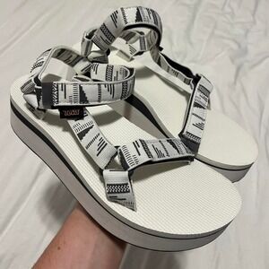 Teva Flatform Platform Strappy White Patterned Sandals - Women's Size 9